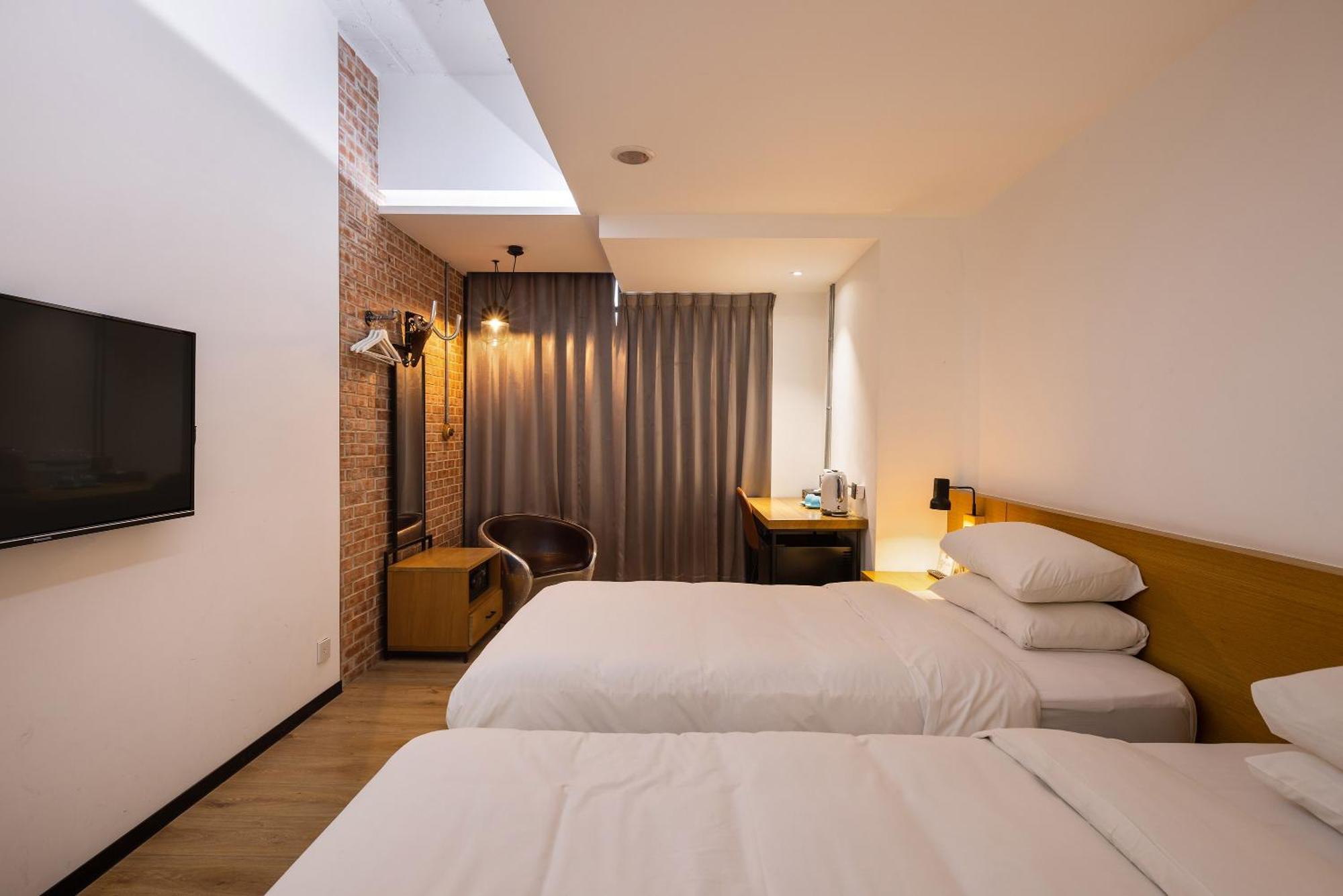 Bluesky Hotel Taichung Extérieur photo