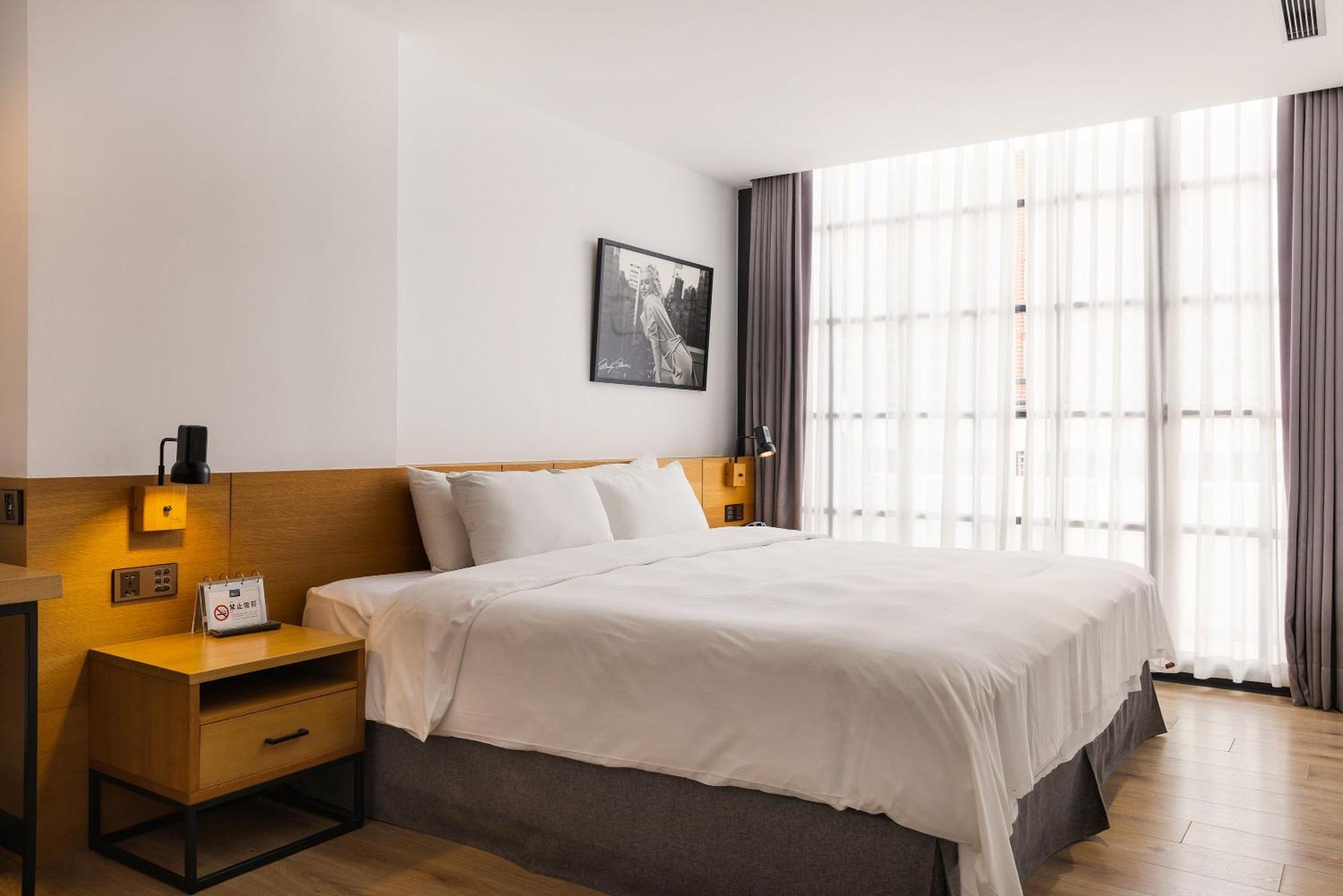 Bluesky Hotel Taichung Extérieur photo