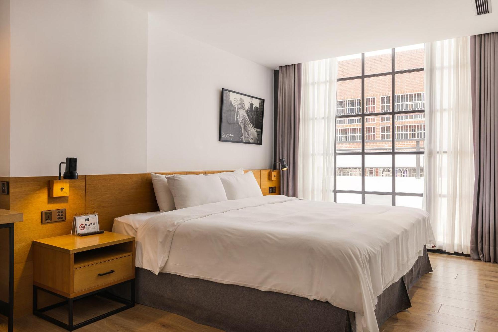 Bluesky Hotel Taichung Extérieur photo