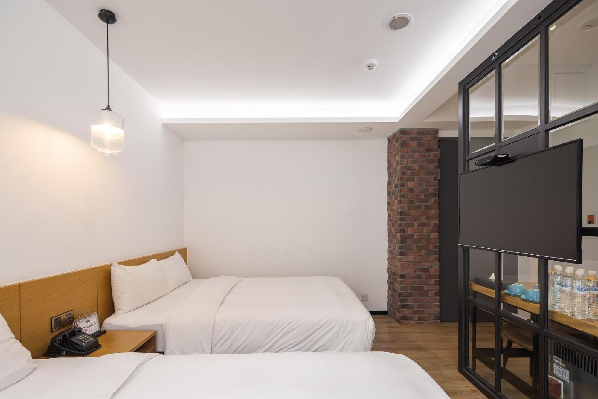Bluesky Hotel Taichung Chambre photo