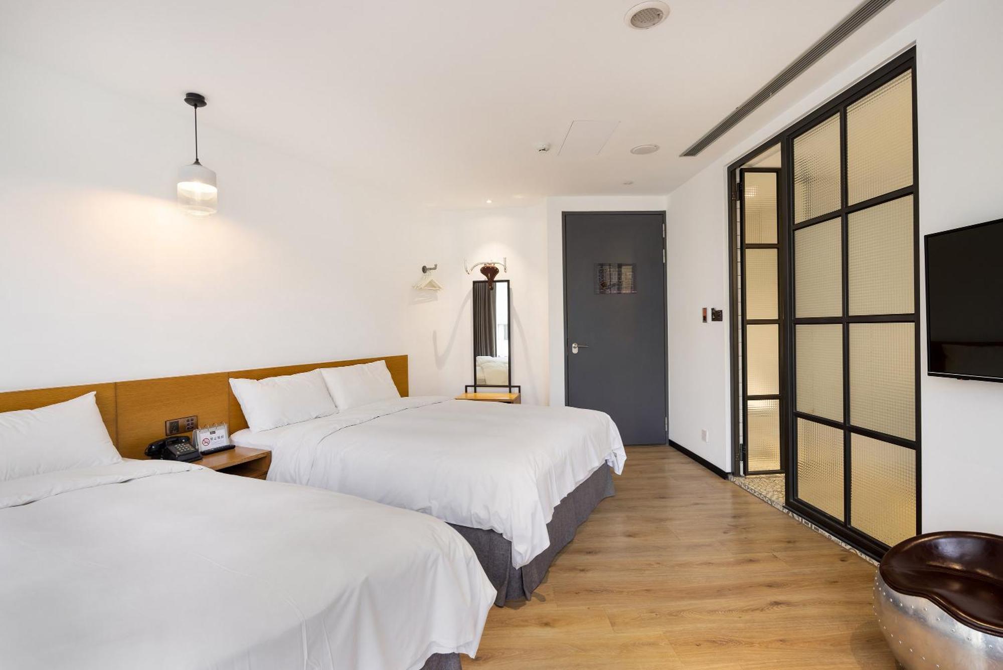 Bluesky Hotel Taichung Chambre photo